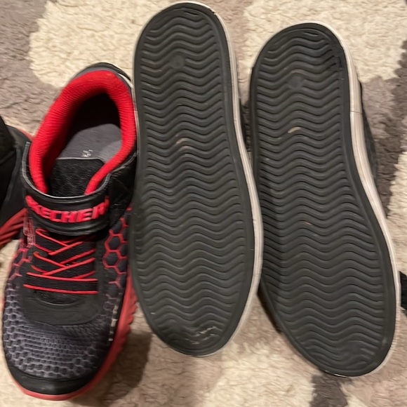 Boys shoes by sketchers sizes 13-1 - Picture 9 of 10
